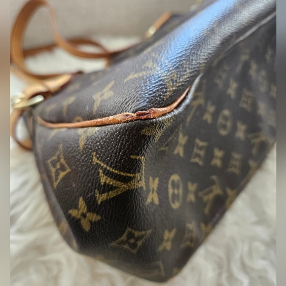 Authentic Louis Vuitton Monogram Batigonolles - Picture 7 of 14